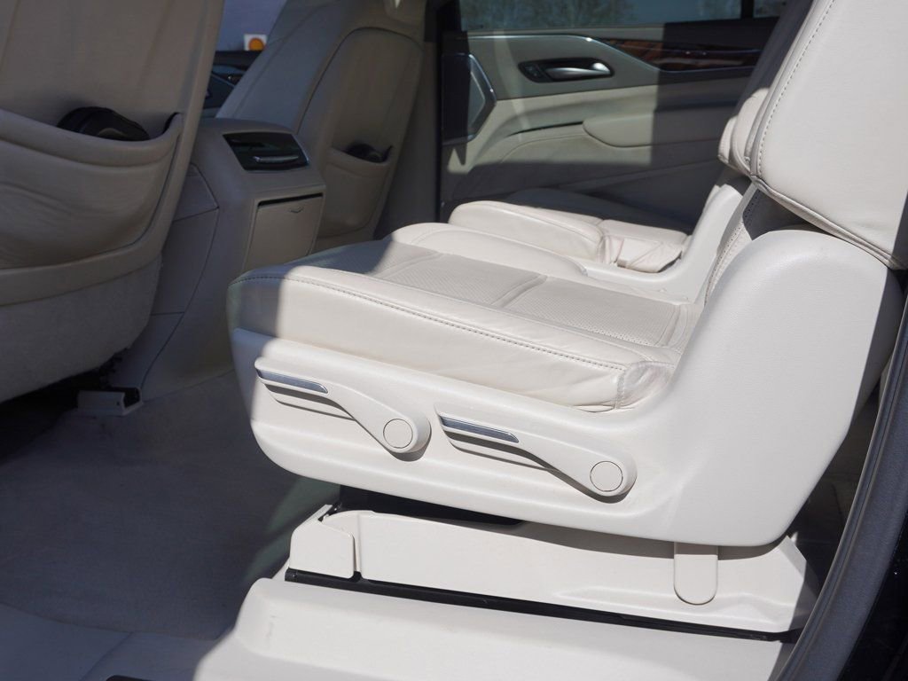 Used 2023 Cadillac Escalade ESV Premium Luxury Platinum w/ Heavy-Duty Trailer Package image 38