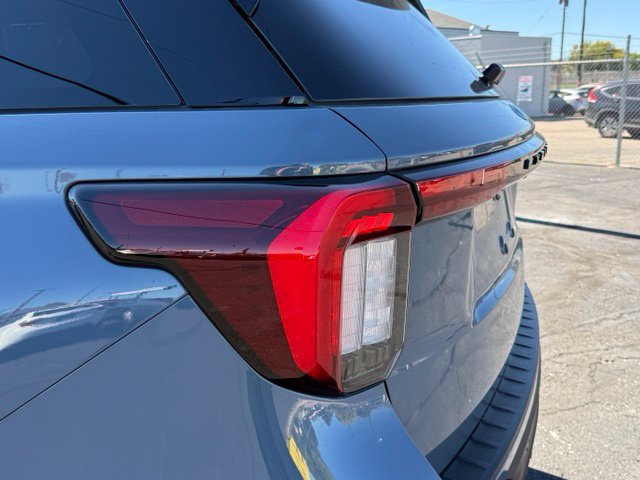 Used 2025 Ford Explorer ST AWD/4WD image 11