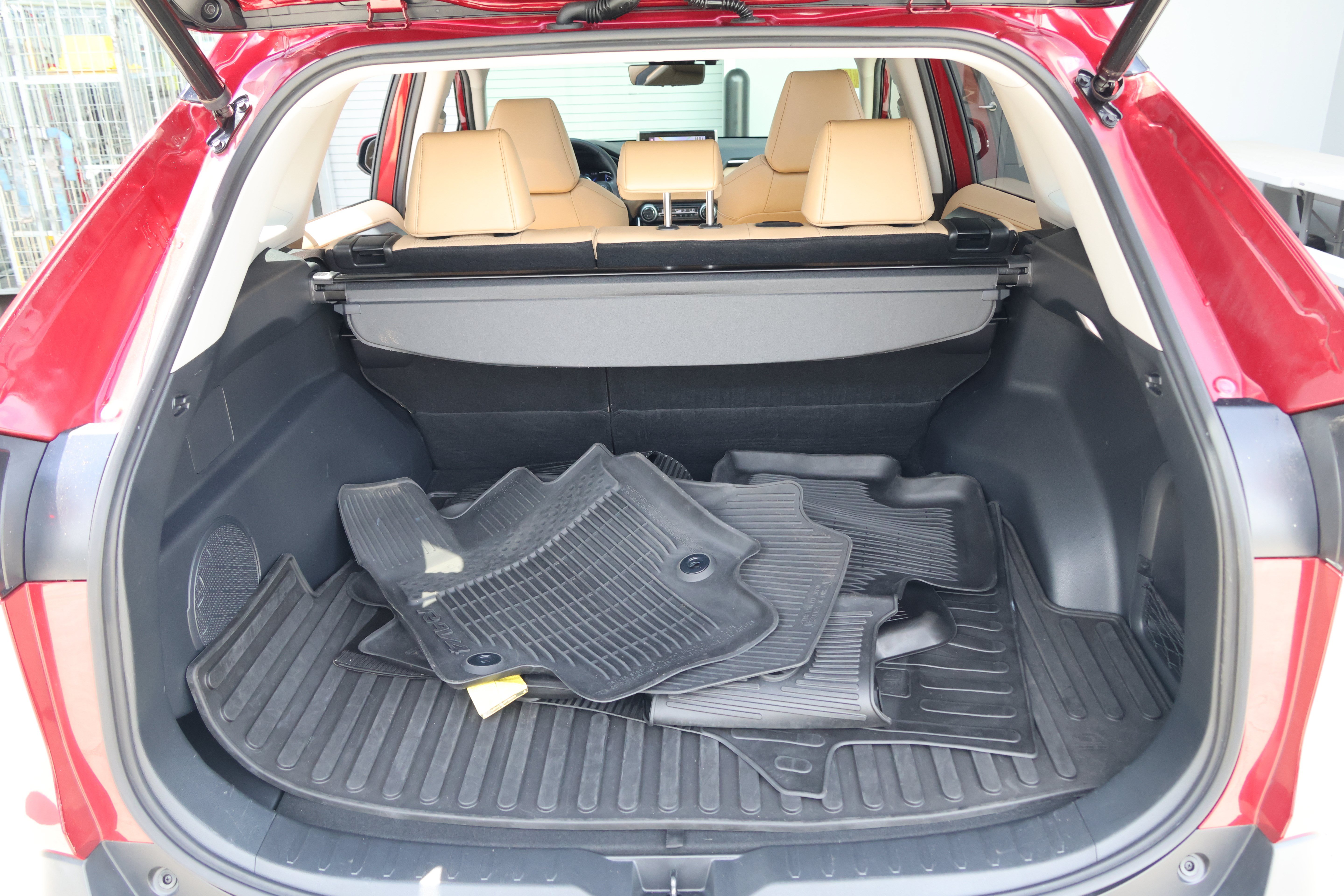 Used 2022 Toyota RAV4 Limited AWD/4WD image 37