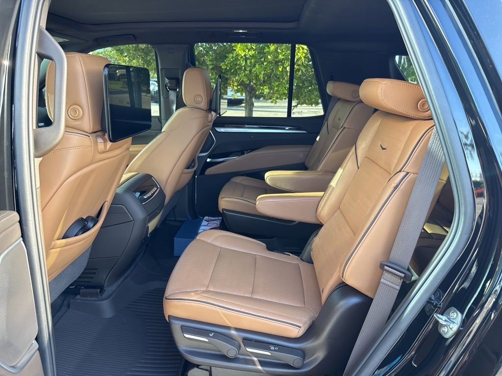 Certified 2025 Cadillac Escalade Premium Luxury w/ LPO, Floor Liner Package RWD image 4