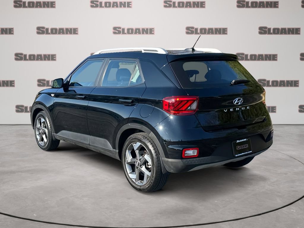 Used 2023 Hyundai Venue SEL image 3