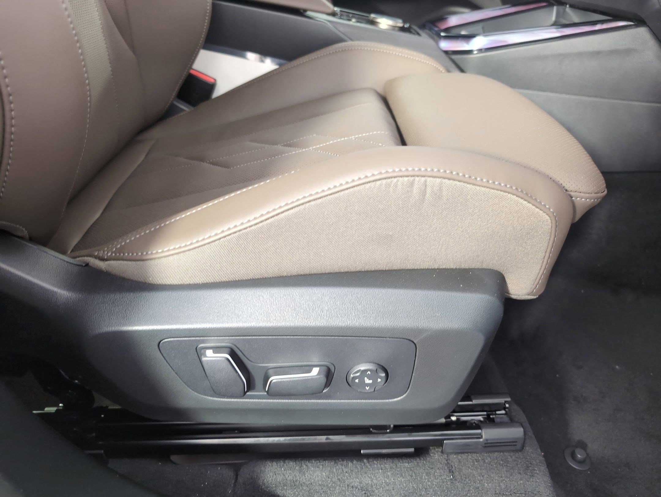 Used 2025 BMW X3 xDrive30i w/ Premium Package image 30