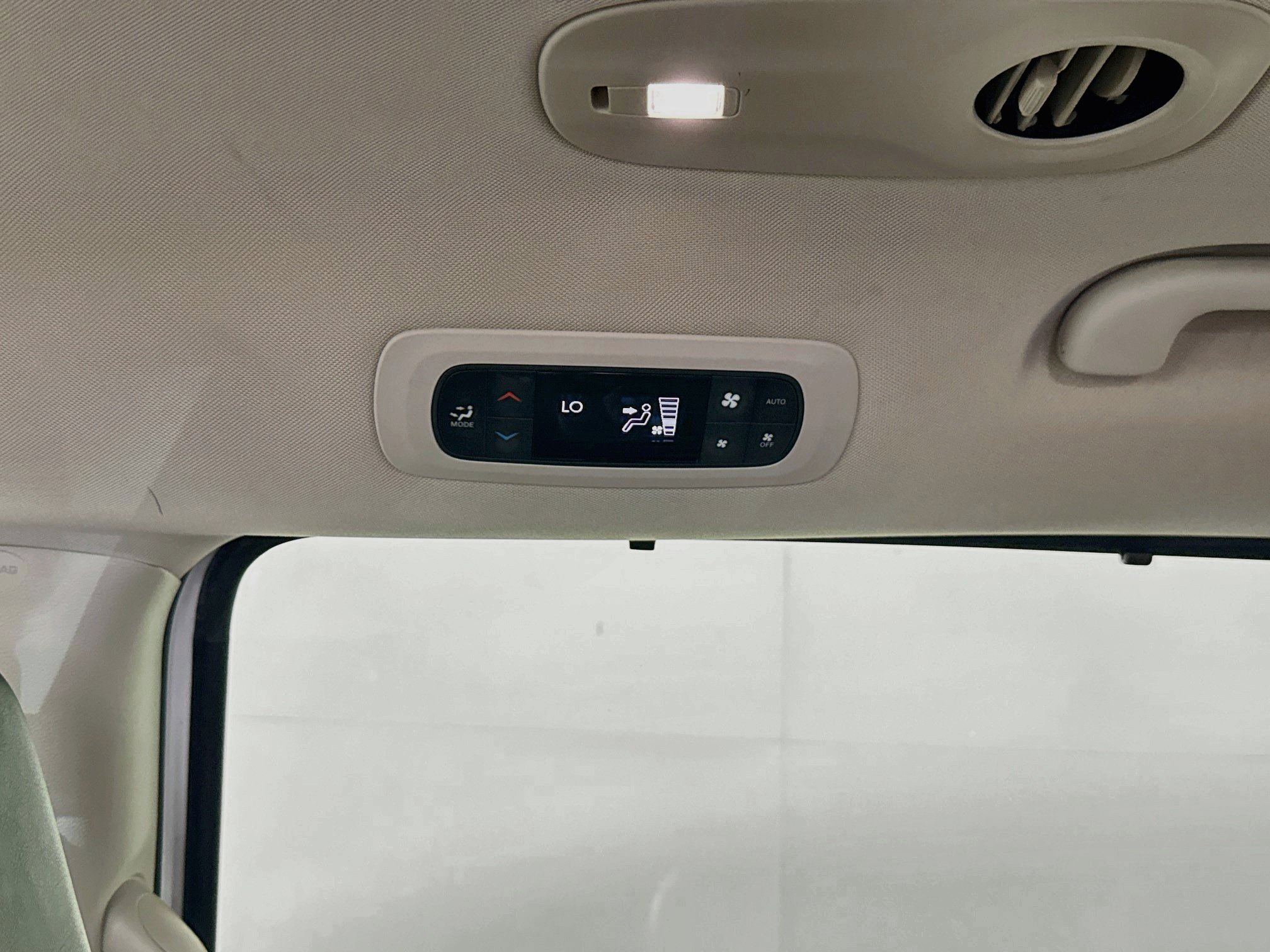 Used 2023 Chrysler Pacifica Touring-L FWD image 27