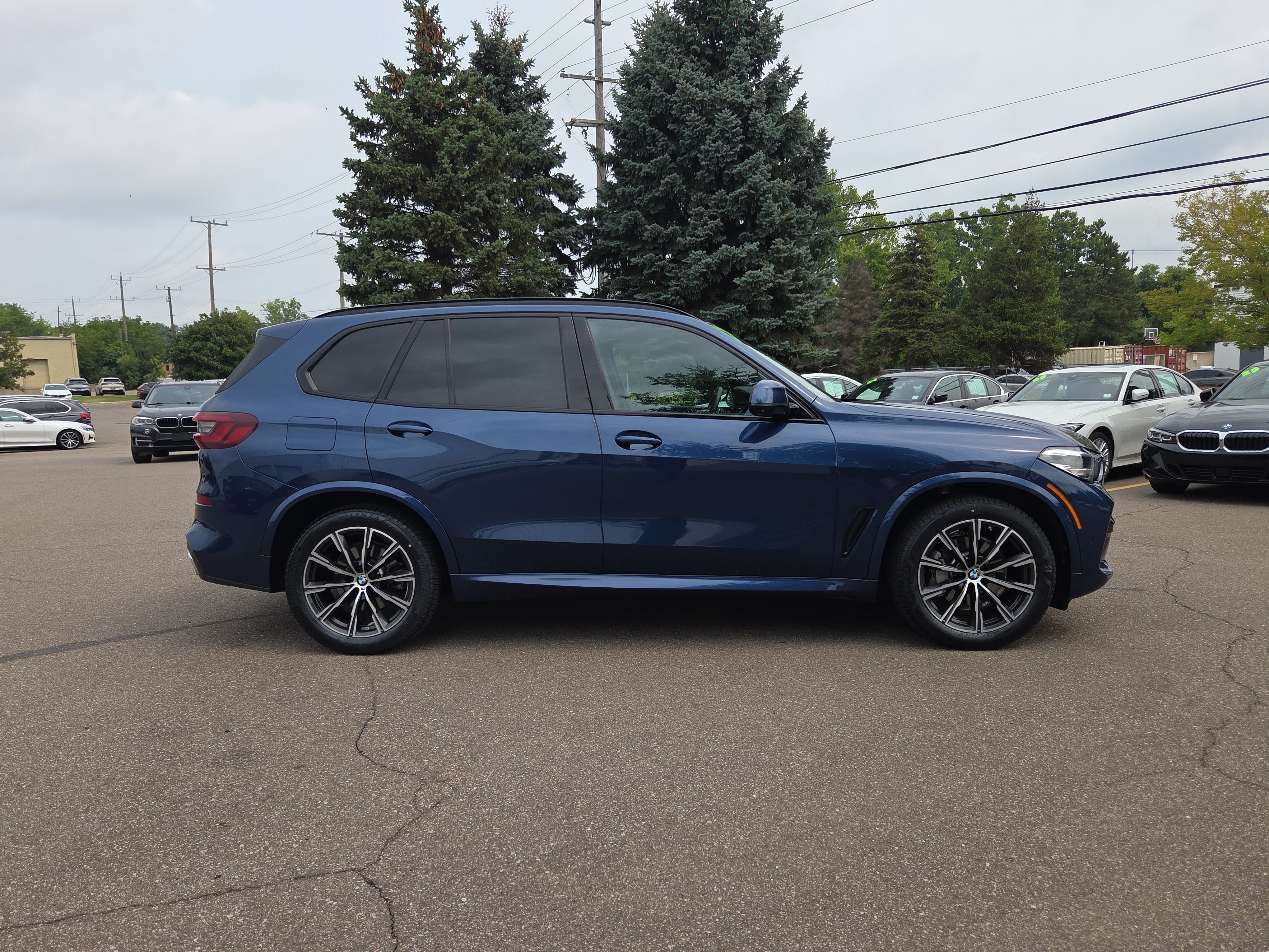 Certified 2023 BMW X5 xDrive40i w/ M Sport Package AWD/4WD image 6
