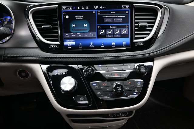 Certified 2022 Chrysler Pacifica Touring-L AWD/4WD image 44