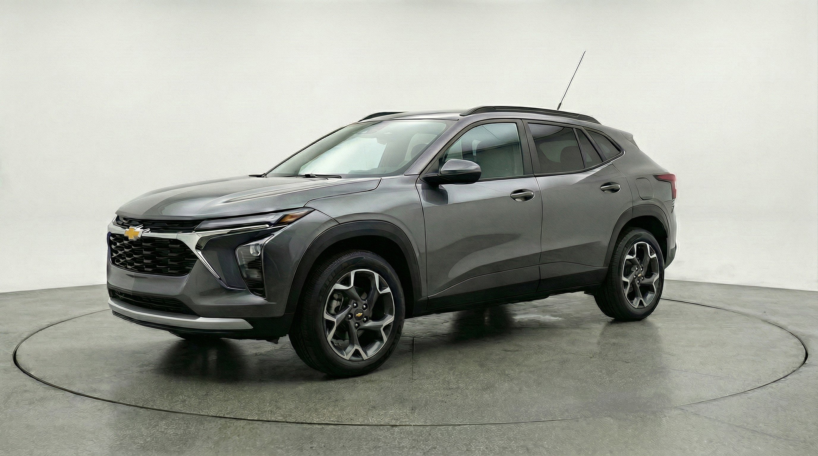 Used 2025 Chevrolet Trax LT w/ LT Convenience Package image 3