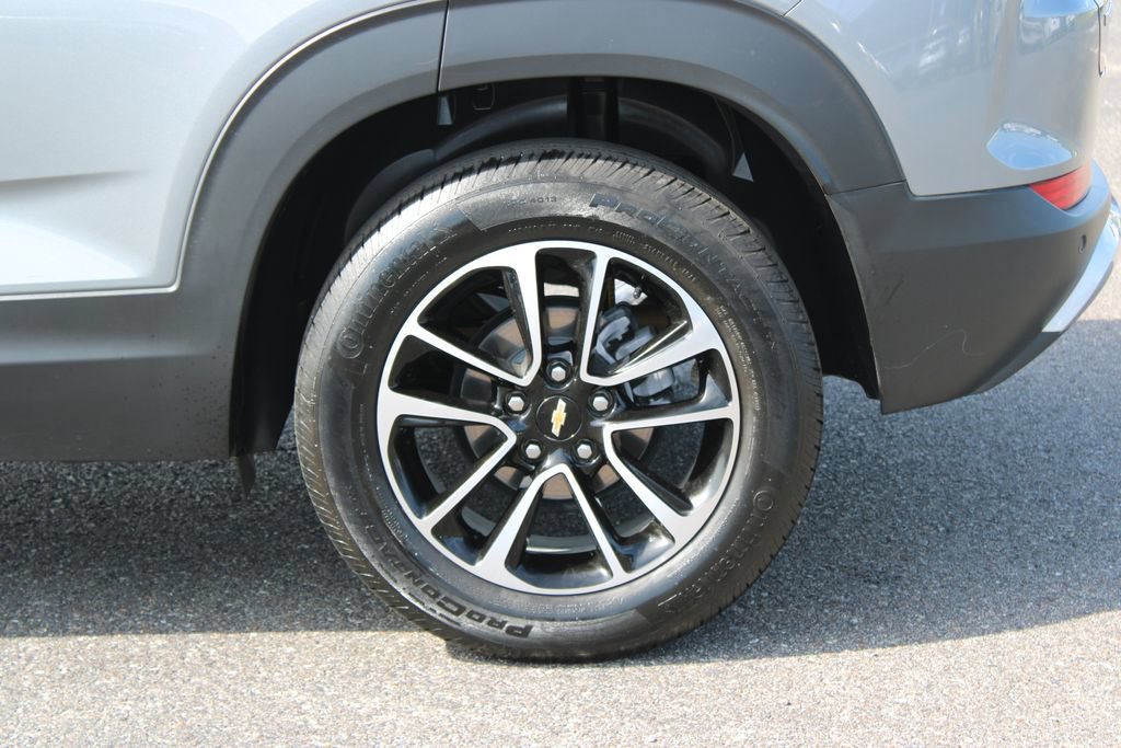 Used 2025 Chevrolet TrailBlazer LT w/ Convenience Package FWD image 19
