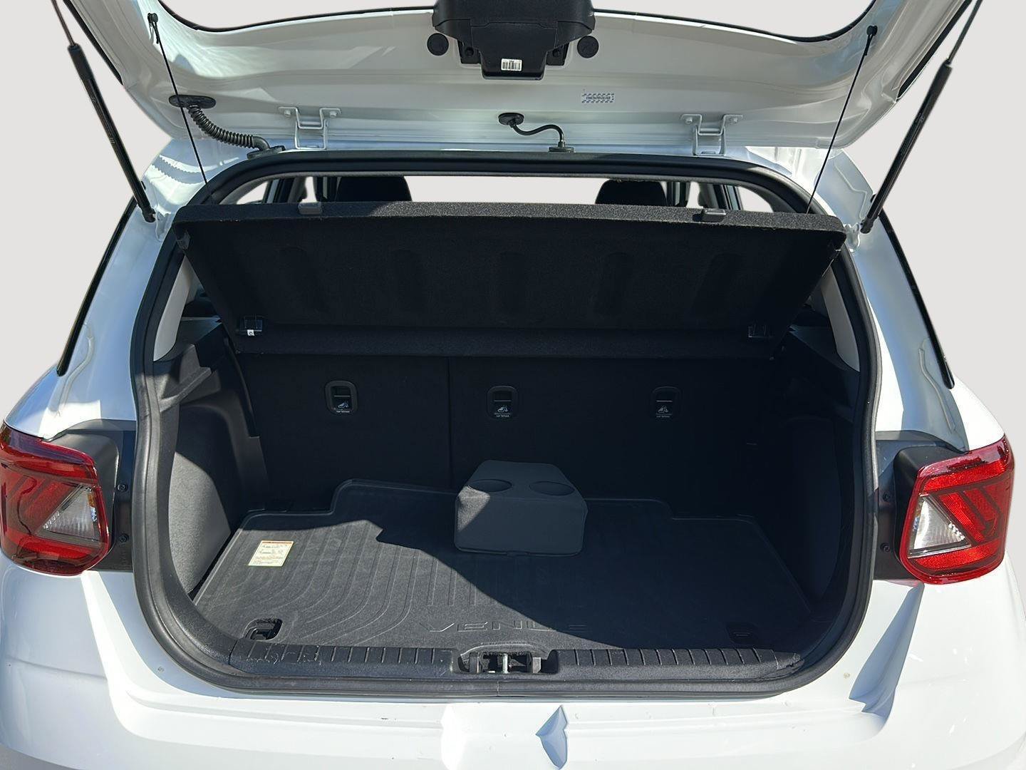 Certified 2023 Hyundai Venue SEL FWD image 19