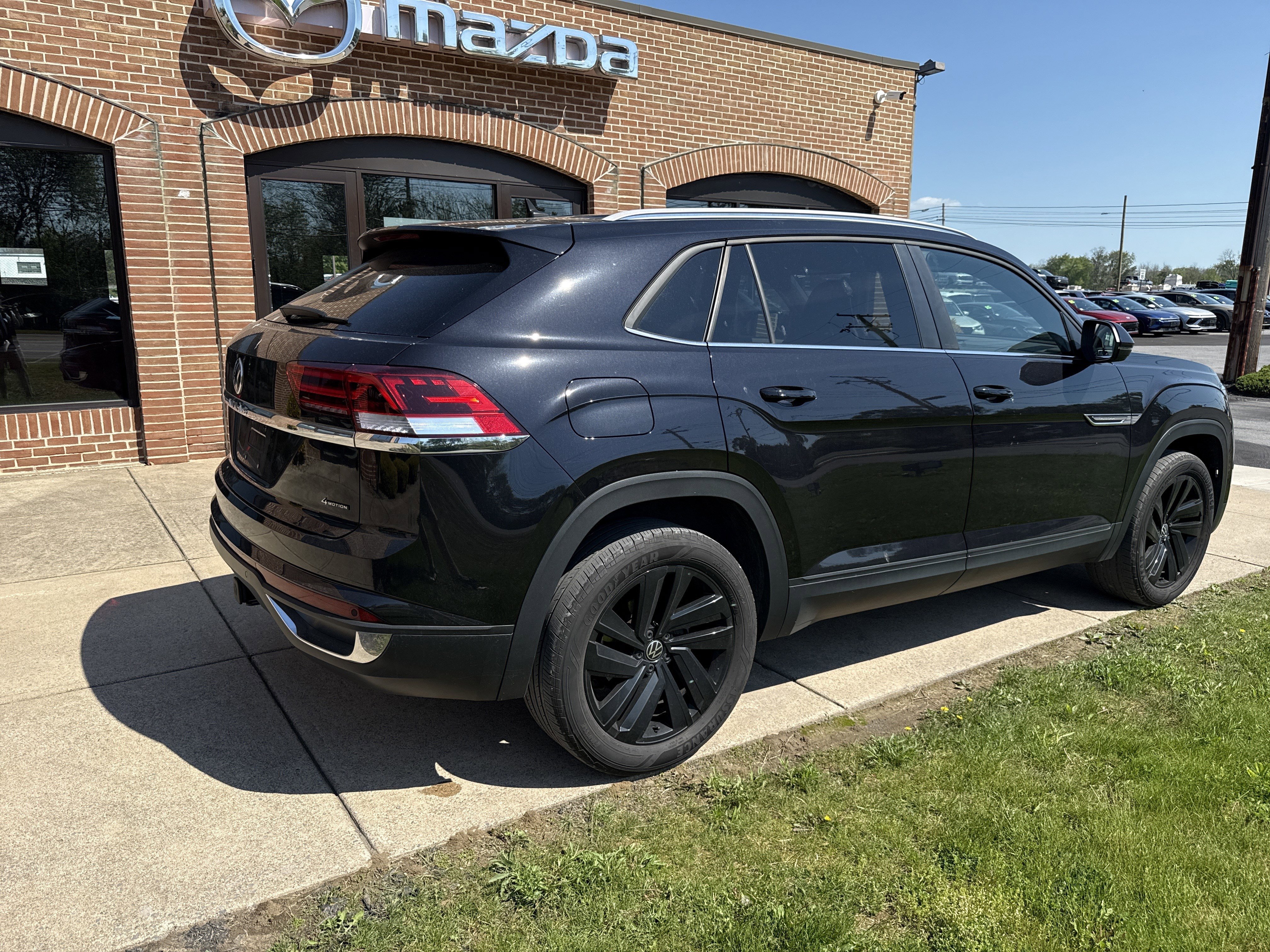 Used 2023 Volkswagen Atlas Cross Sport SE w/ Black Wheel Package AWD/4WD video 3