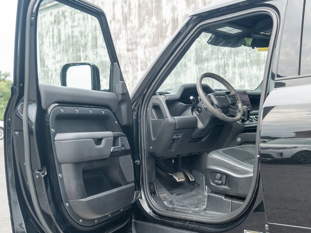 Certified 2023 Land Rover Defender 110 V8 AWD/4WD image 11
