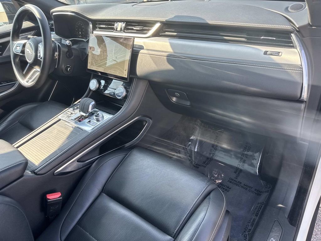 Used 2024 Jaguar F-PACE R-Dynamic S image 11