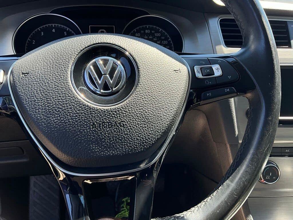 Used 2016 Volkswagen Golf S FWD image 20