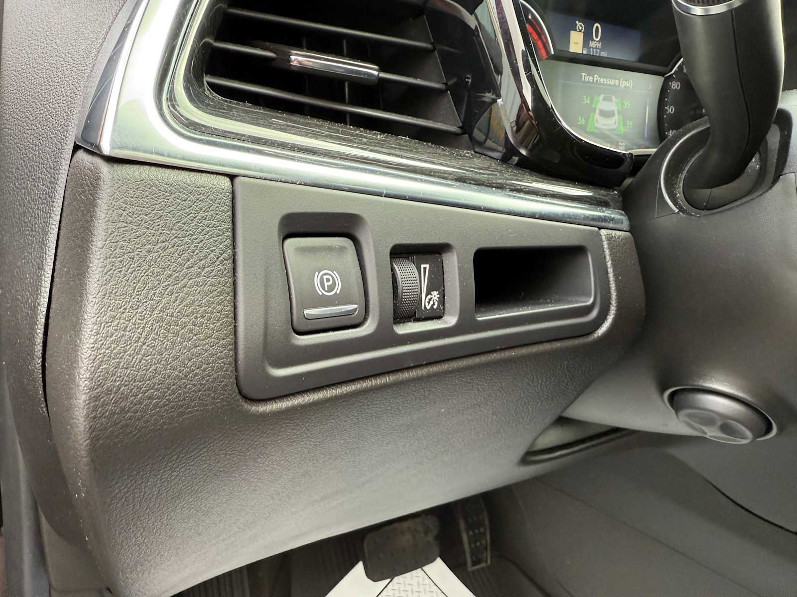 Used 2021 Cadillac XT5 Premium Luxury image 16