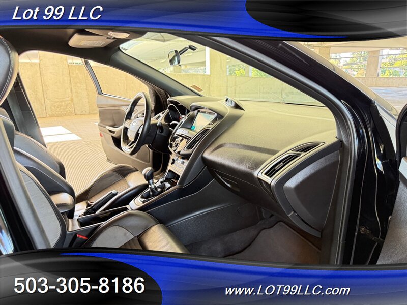 Used 2016 Ford Focus ST w/ Equipment Group 401A FWD image 40