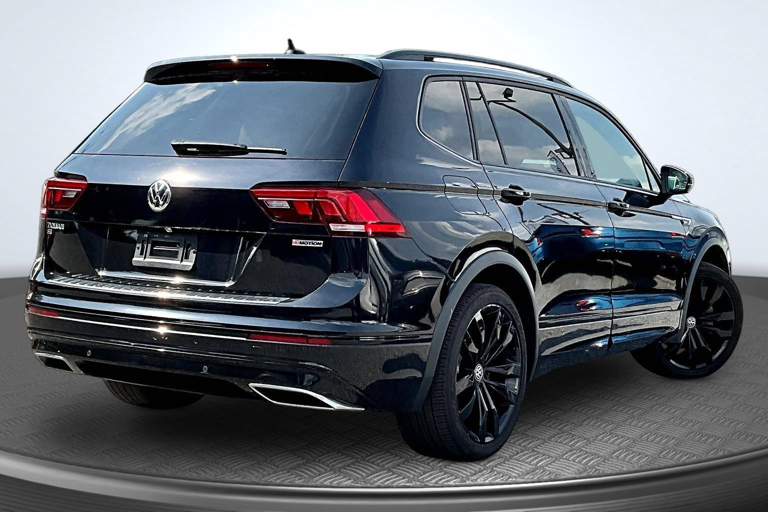 Used 2021 Volkswagen Tiguan SEL AWD/4WD image 7