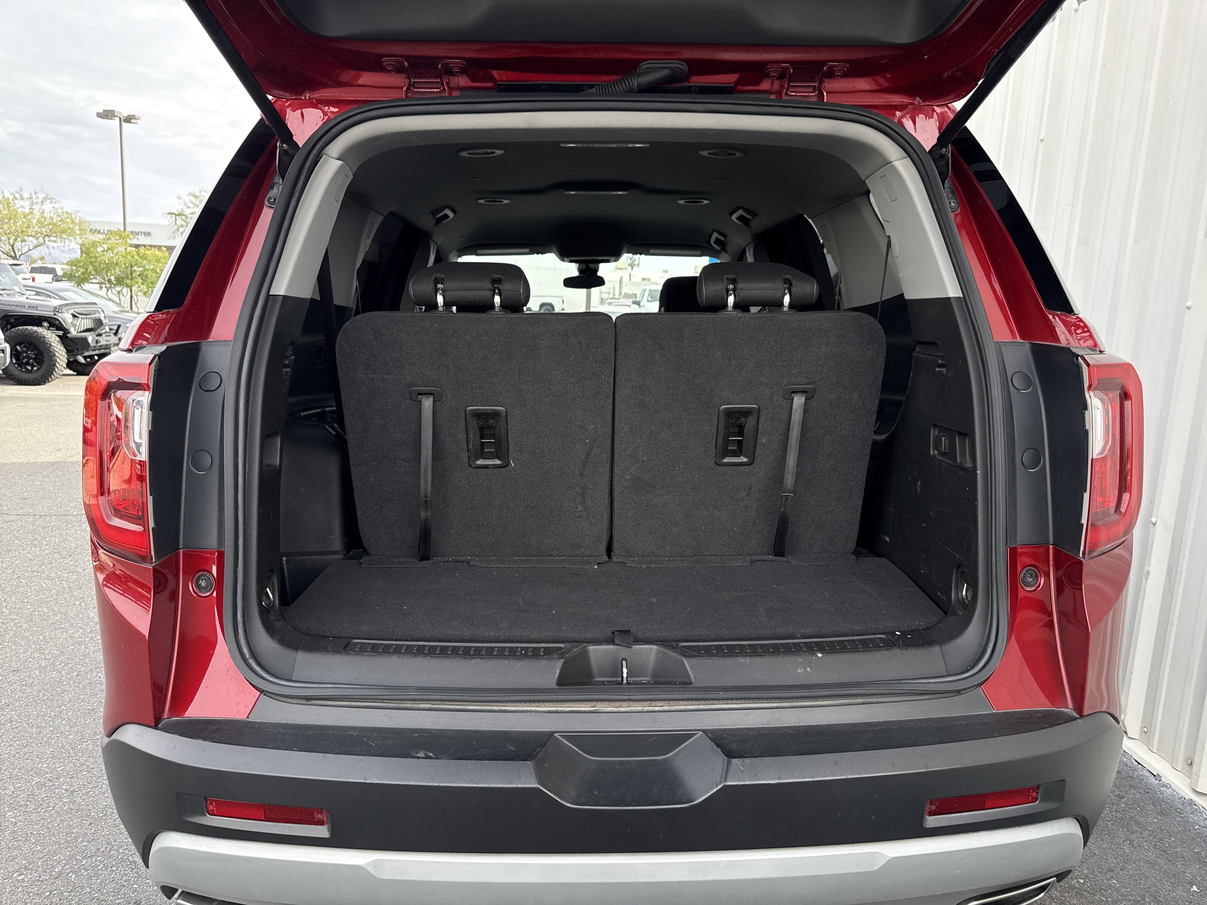 Used 2023 GMC Acadia SLE image 24