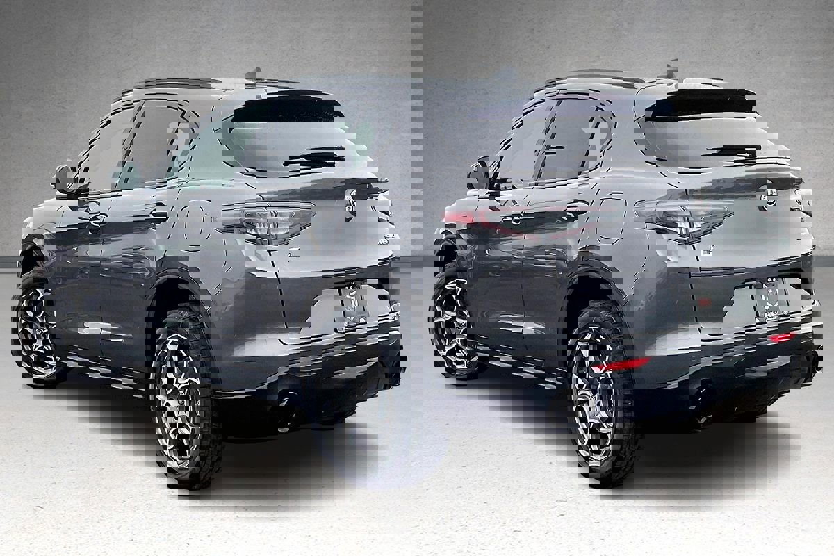 New 2025 Alfa Romeo Stelvio Sprint image 3
