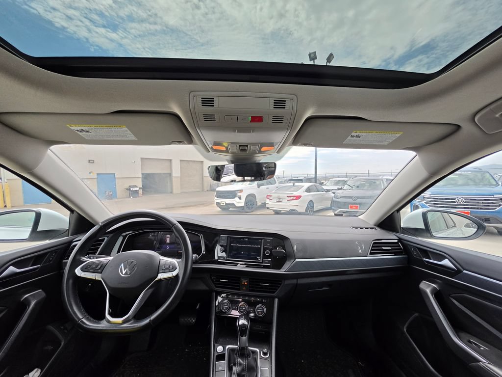 Used 2023 Volkswagen Jetta SE FWD image 17