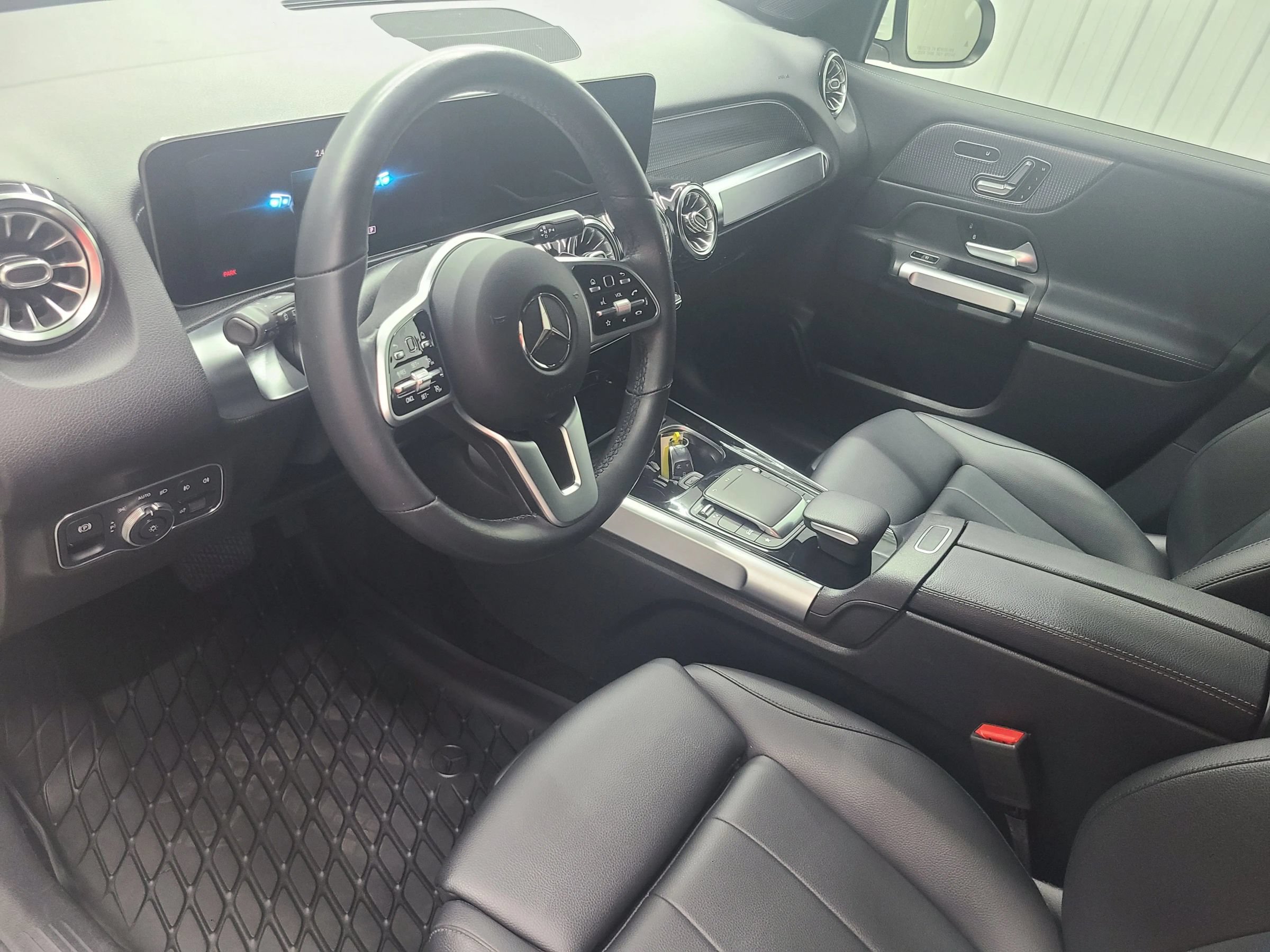 Used 2021 Mercedes-Benz GLB 250 4MATIC image 23