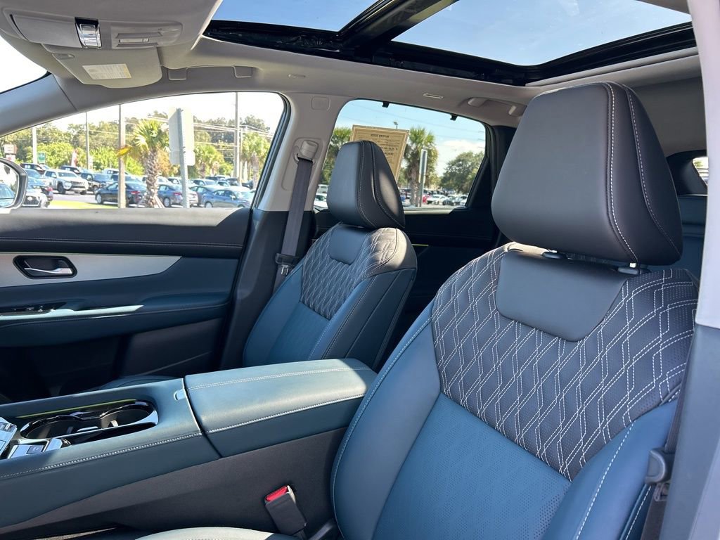 Used 2025 Nissan Murano Platinum w/ Cargo Package image 7