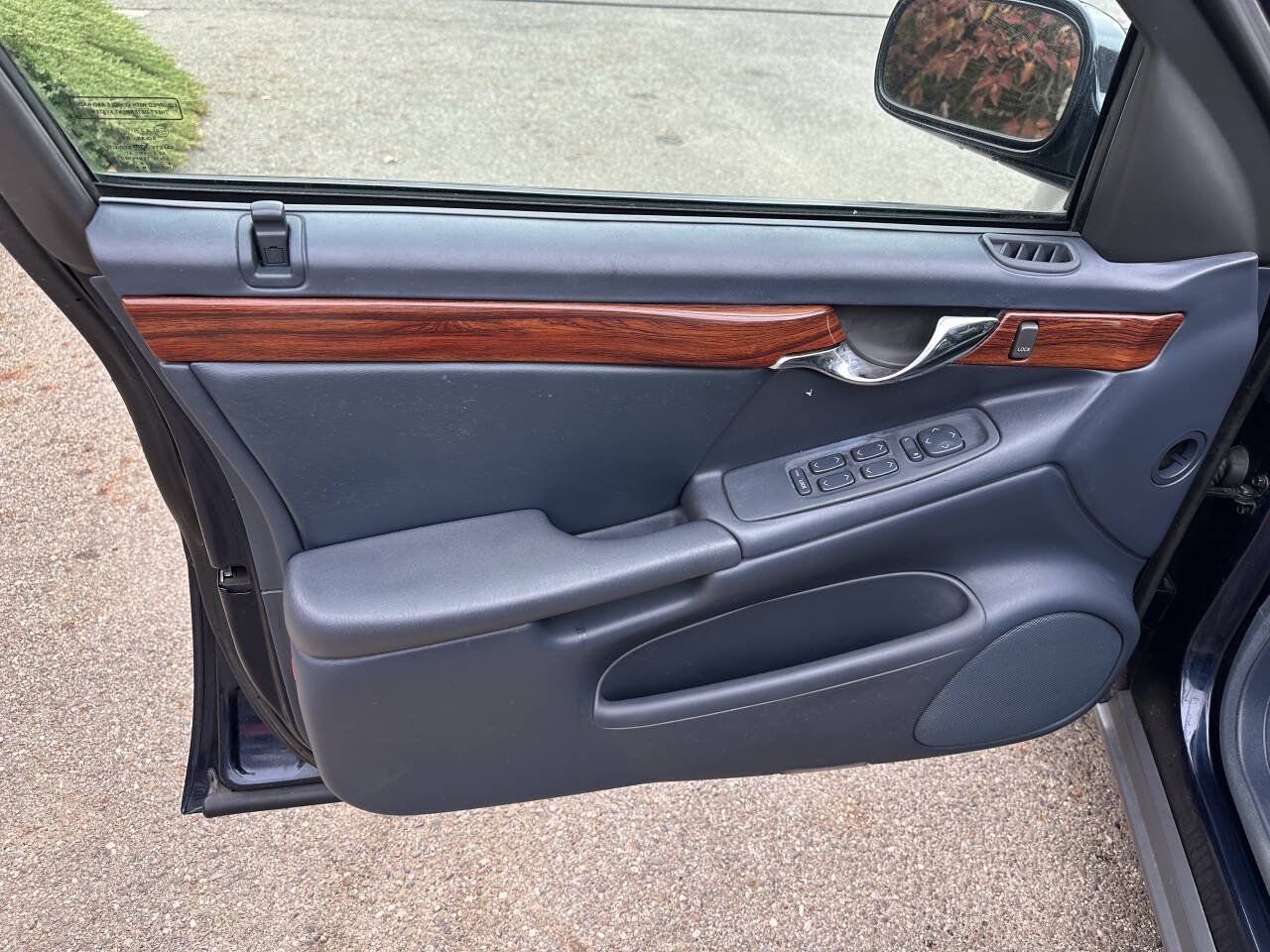 Used 2004 Cadillac De Ville FWD image 17