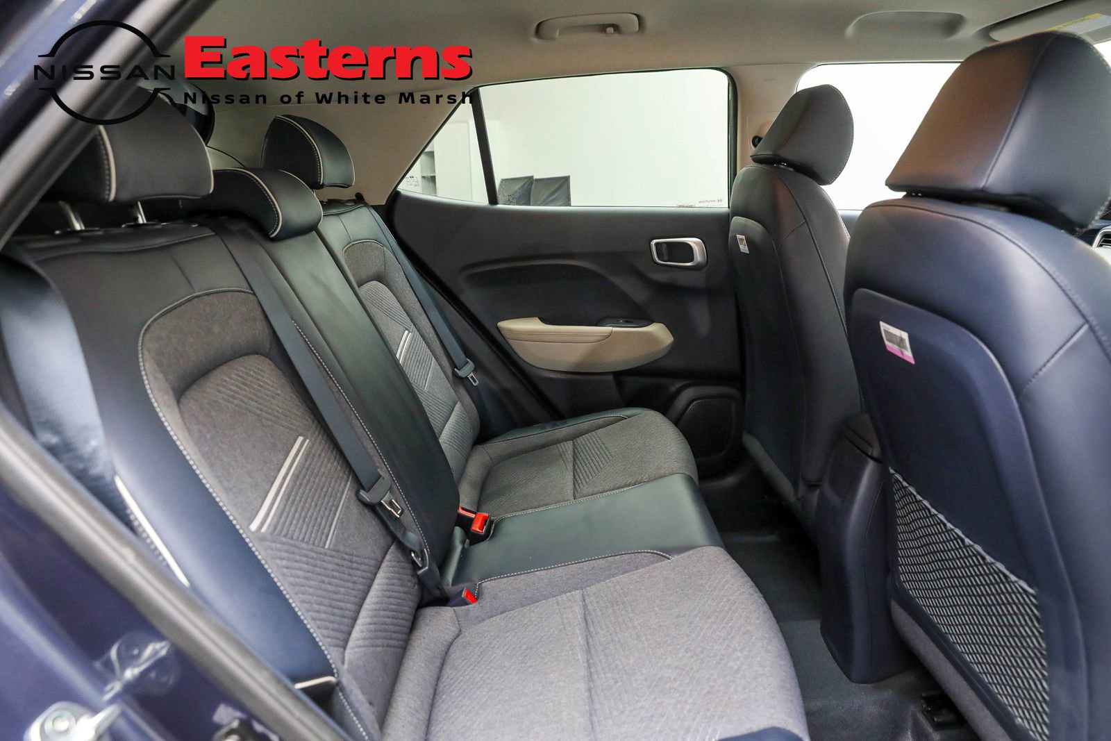 Used 2023 Hyundai Venue Limited image 34