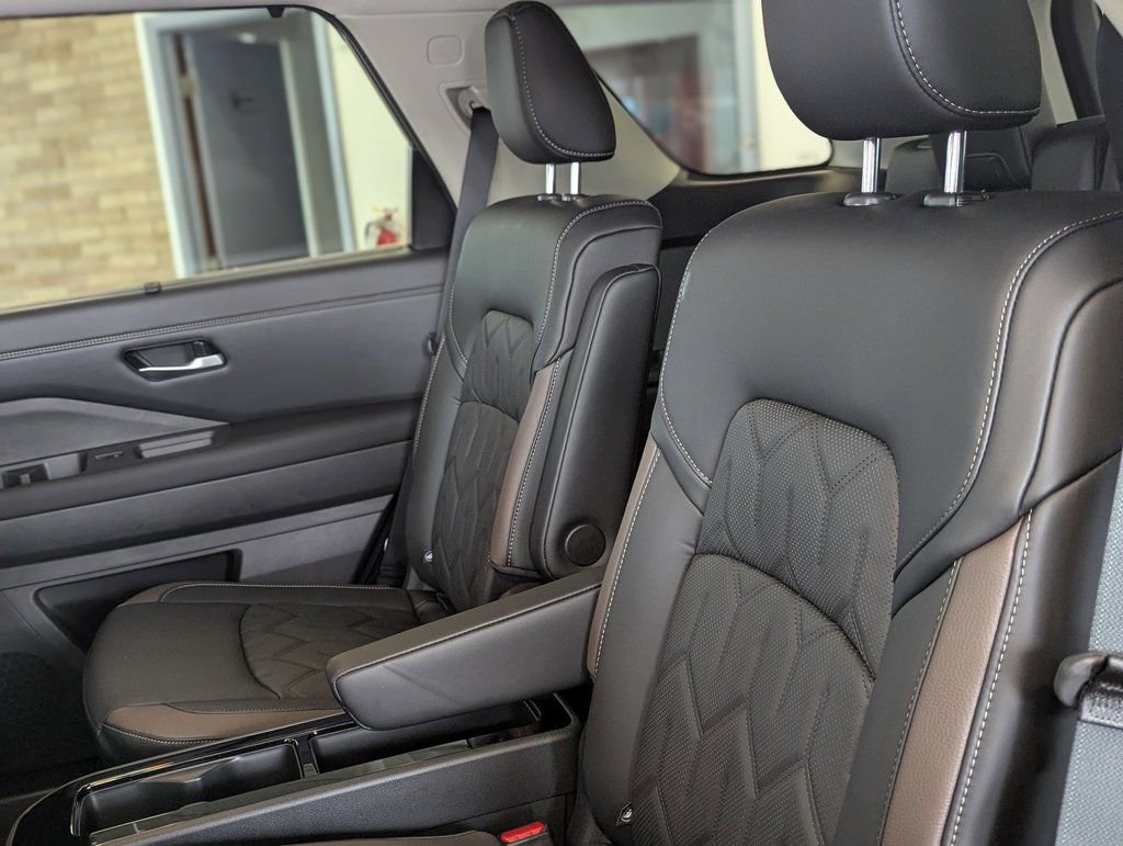 New 2026 Nissan Pathfinder Platinum image 28