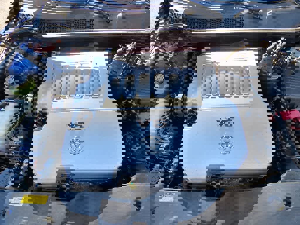 Used 2010 Toyota Camry LE image 9