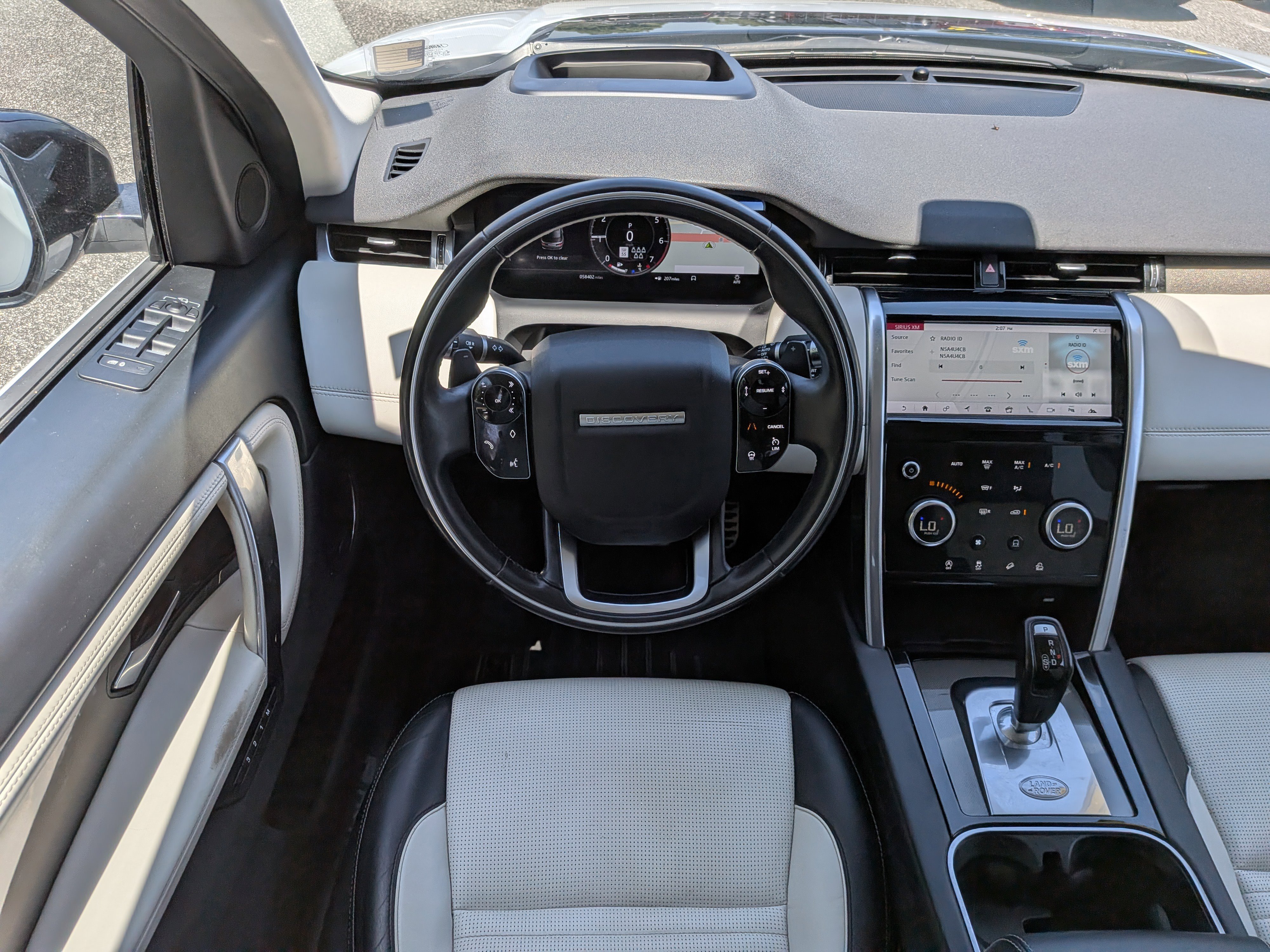 Used 2020 Land Rover Discovery Sport SE R-Dynamic AWD/4WD image 16
