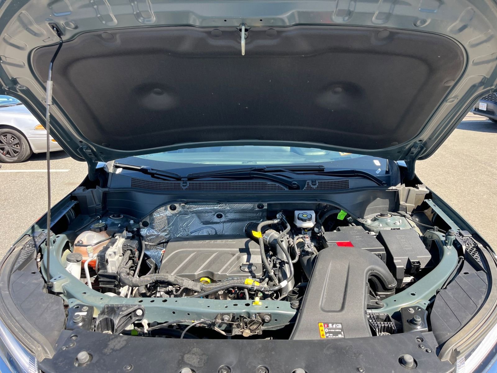 Used 2025 Chevrolet Trax LT image 32