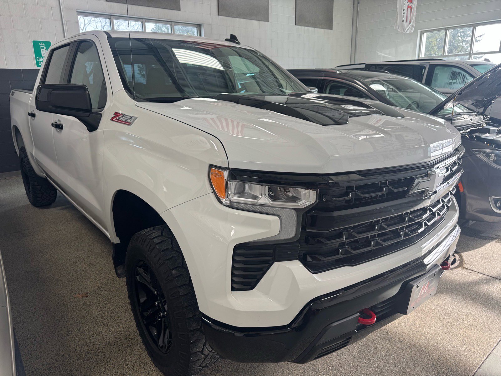 Used 2024 Chevrolet Silverado 1500 LT Trail Boss w/ Convenience Package II image 3