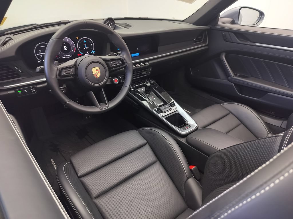 Certified 2025 Porsche 911 Carrera RWD image 4