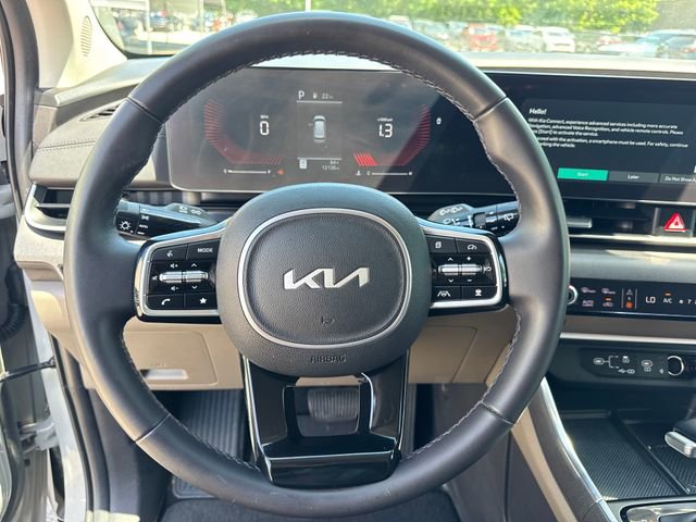 Used 2025 Kia Carnival EX FWD image 19
