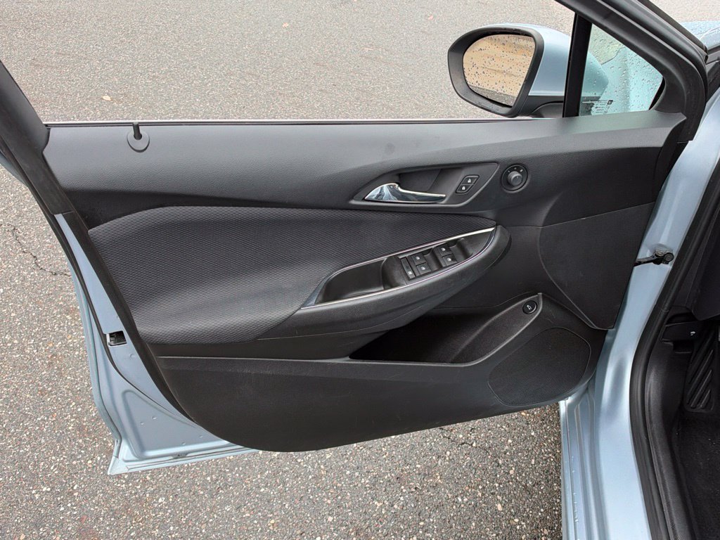 Used 2017 Chevrolet Cruze LT w/ Convenience Package FWD image 9