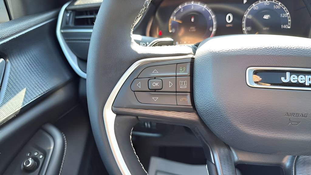 New 2026 Jeep Grand Cherokee Laredo image 15