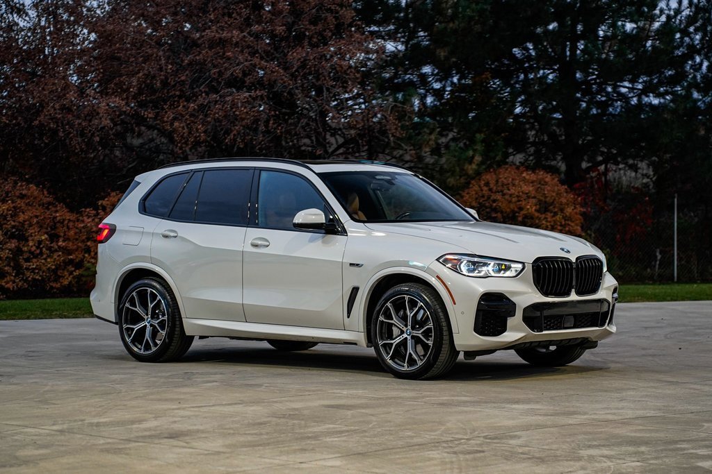 Used 2022 BMW X5 xDrive45e w/ M Sport Package image 3