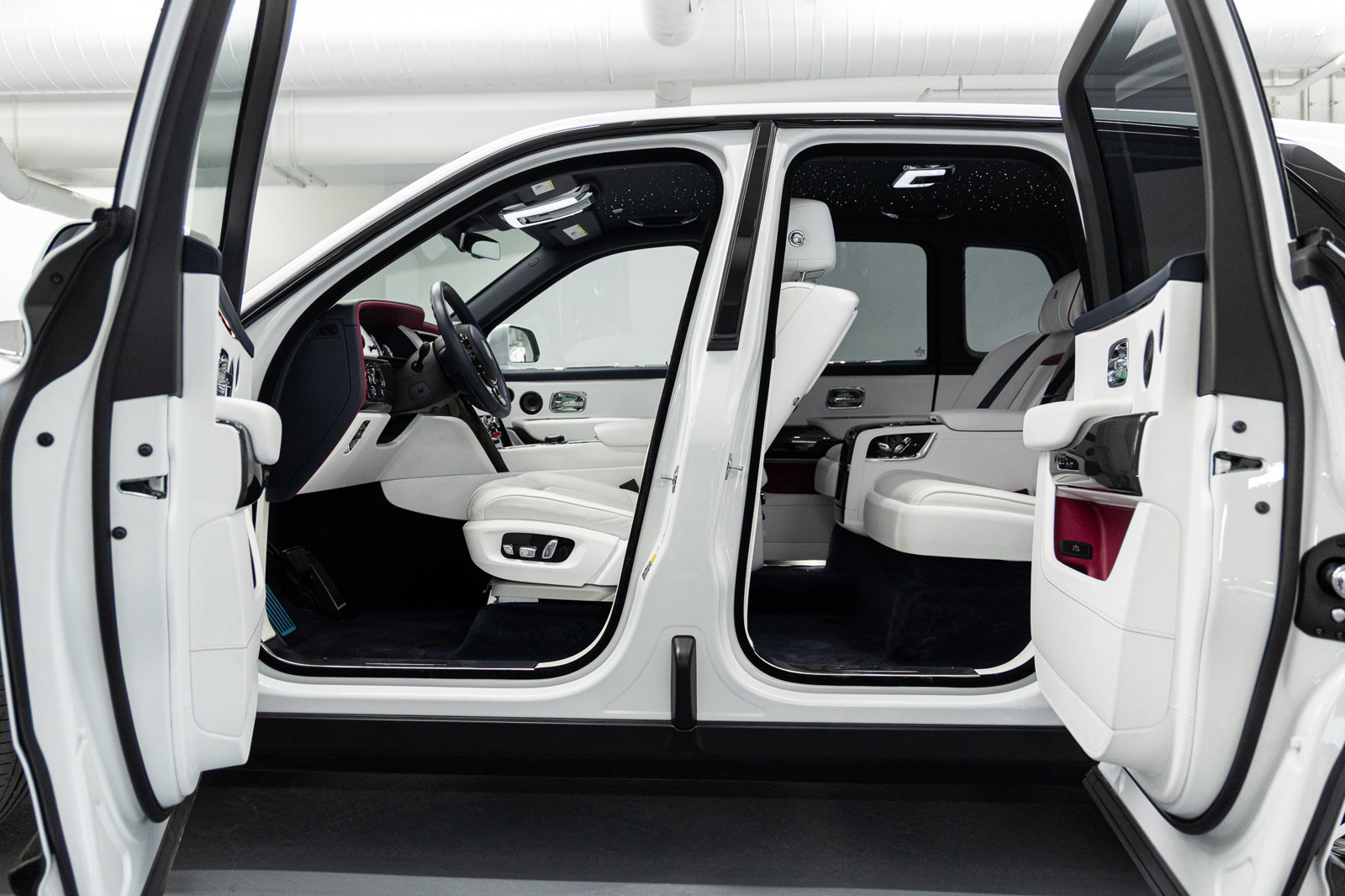 Certified 2024 Rolls-Royce Cullinan Black Badge image 11