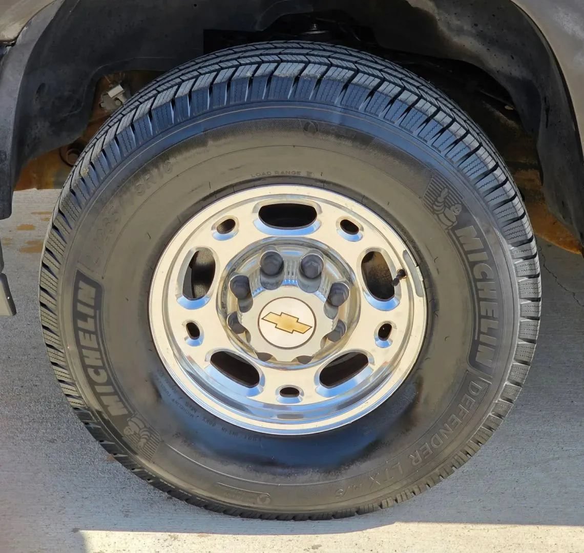 Used 2002 Chevrolet Silverado 2500 LS w/ Off-Road Skid Plate Pkg AWD/4WD image 25