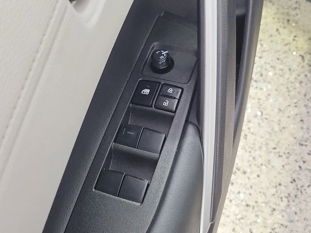 Used 2025 Toyota Corolla Cross L FWD image 22