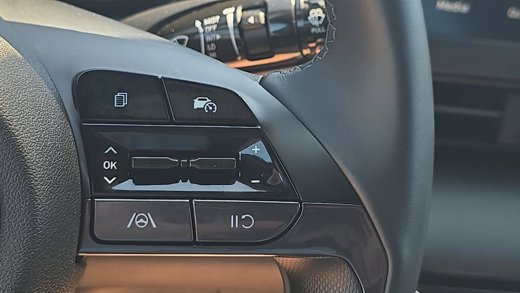 Certified 2025 Hyundai Elantra Sport FWD image 25