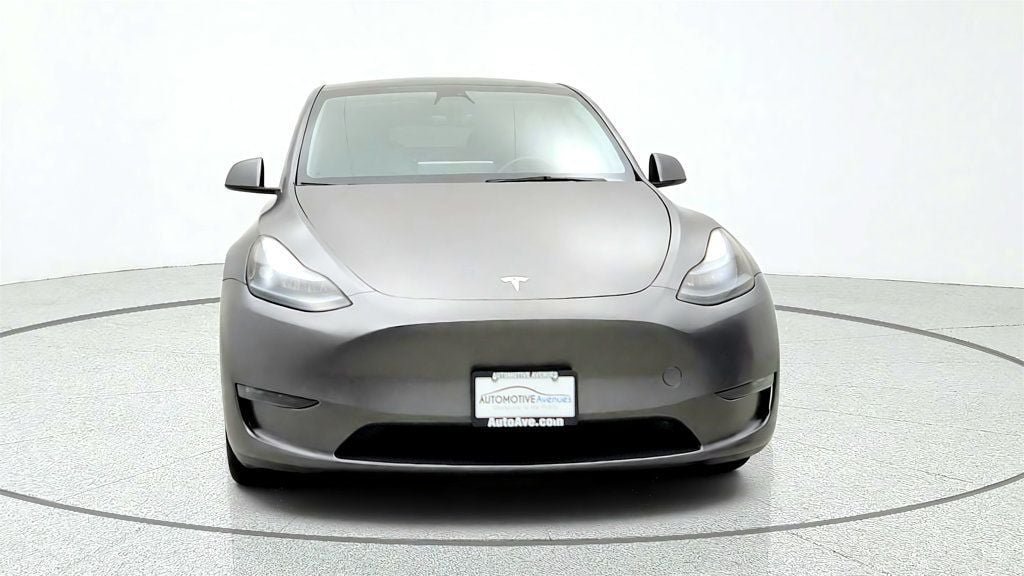 Used 2022 Tesla Model Y Long Range AWD/4WD image 2