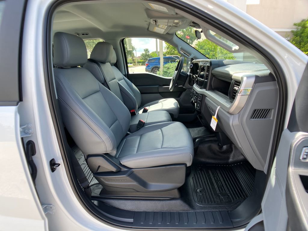 New 2026 Ford F250 XL w/ XL Chrome Package image 4