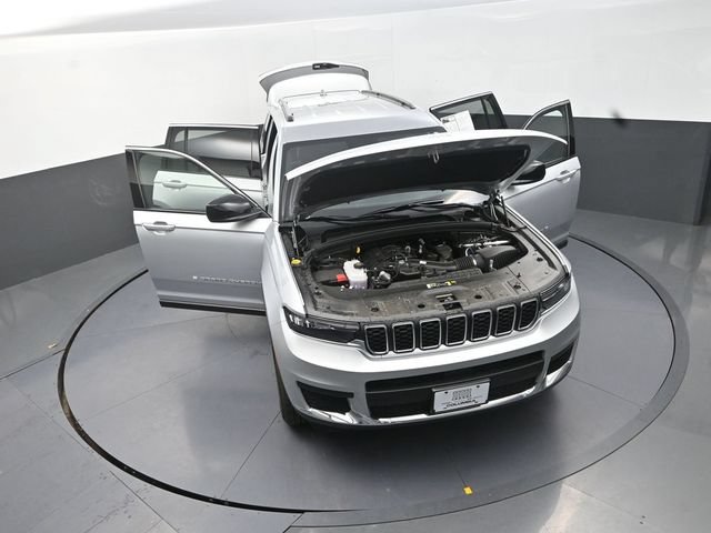 Used 2025 Jeep Grand Cherokee L Laredo AWD/4WD image 31