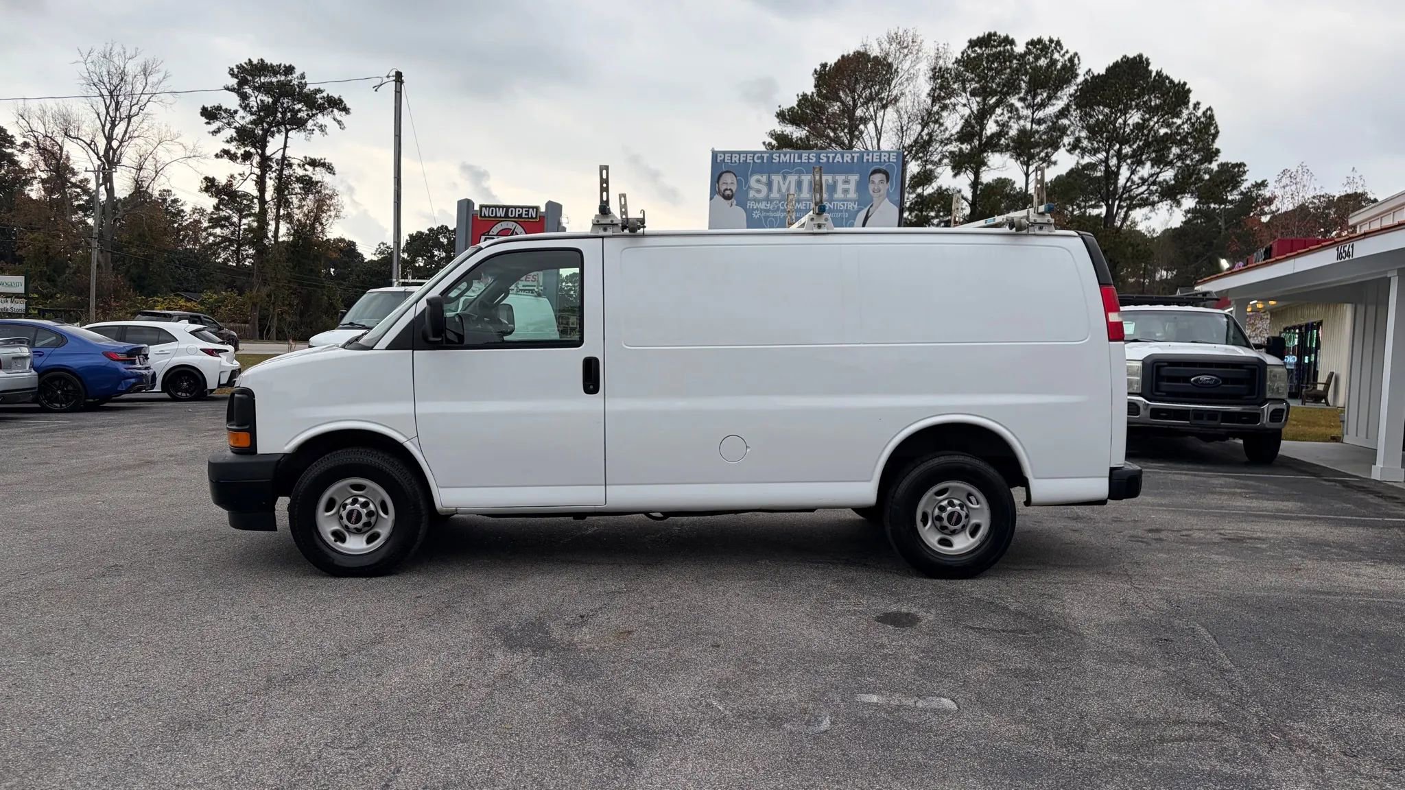 Used 2017 GMC Savana 2500 image 4