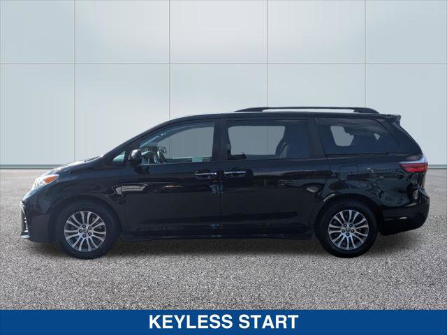 Used 2020 Toyota Sienna XLE w/ XLE Navigation Package FWD image 2