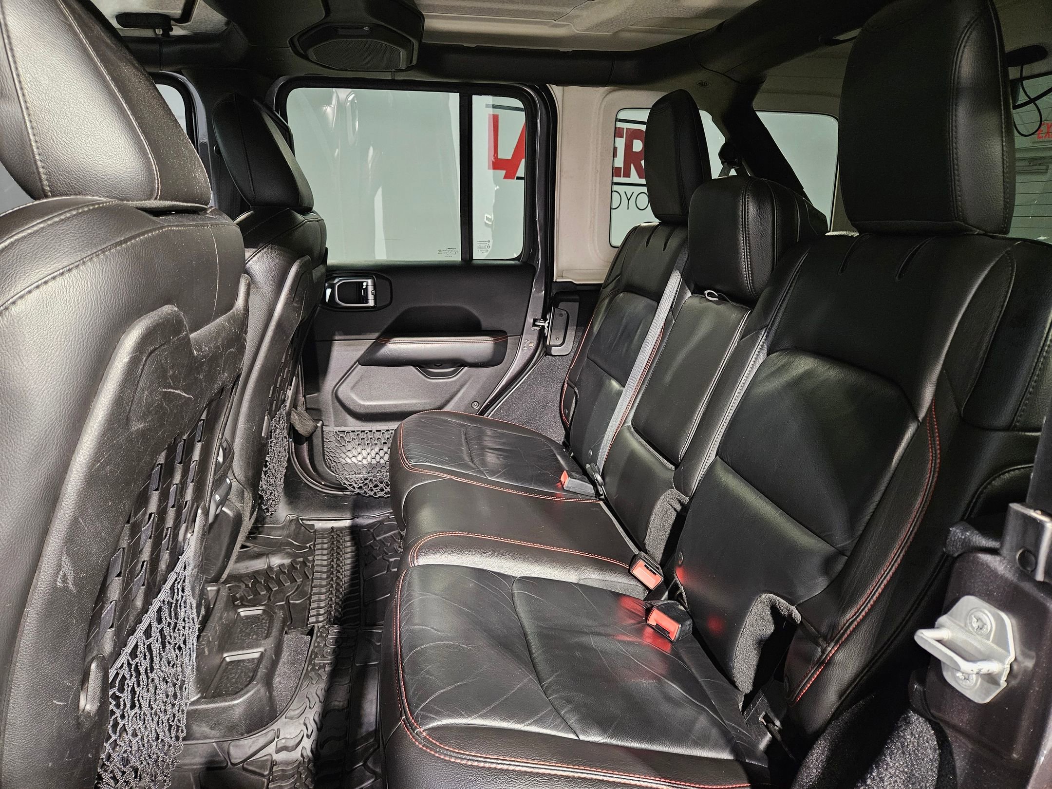 Used 2018 Jeep Wrangler Unlimited Rubicon image 34