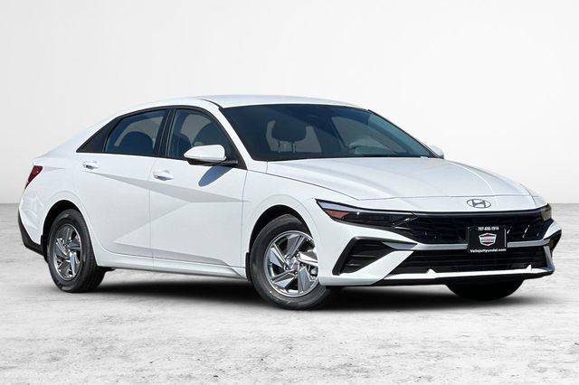 New 2026 Hyundai Elantra SE image 2