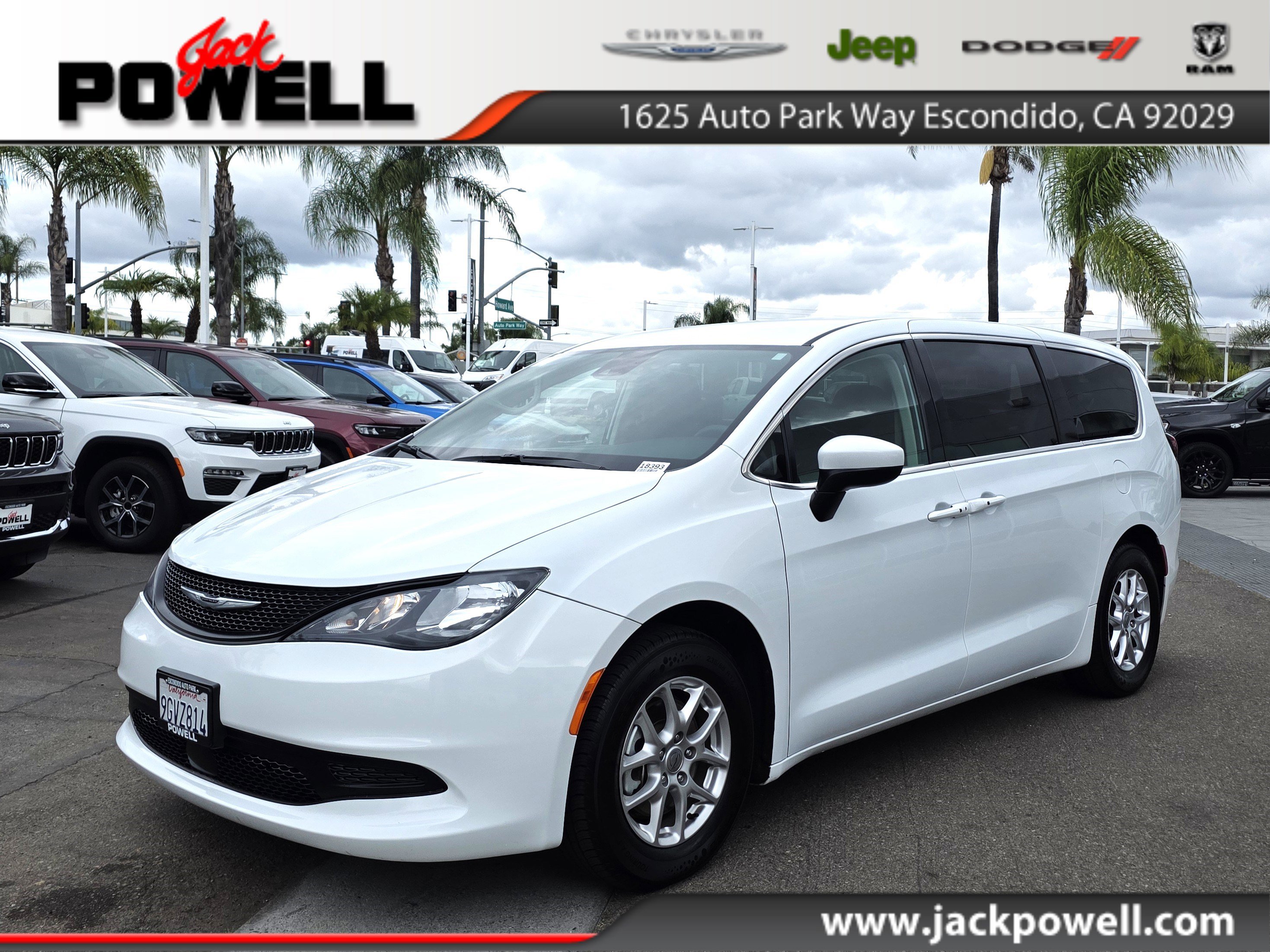 Certified 2023 Chrysler Voyager LX image 1