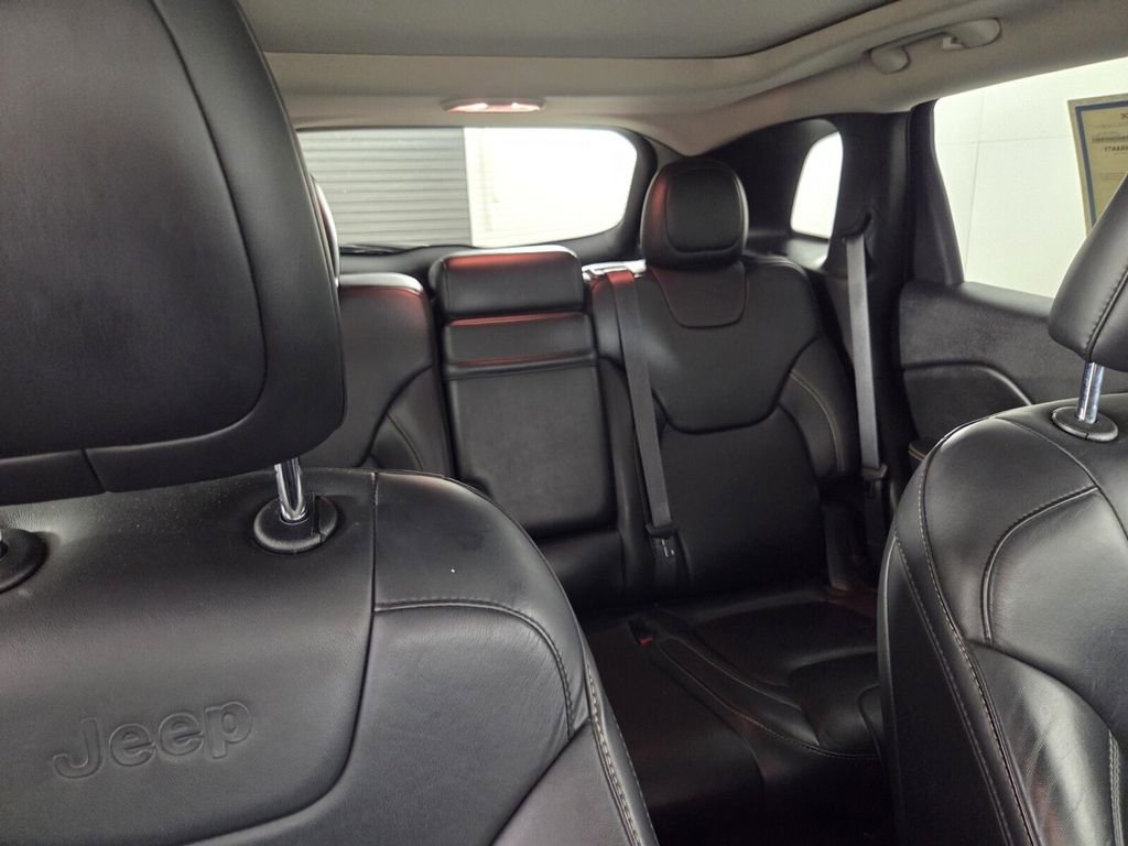 Certified 2017 Jeep Cherokee Limited w/ Technology Group image 32