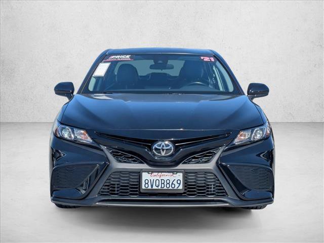 Used 2021 Toyota Camry SE w/ Carpet Mat Package (TMS) FWD image 2